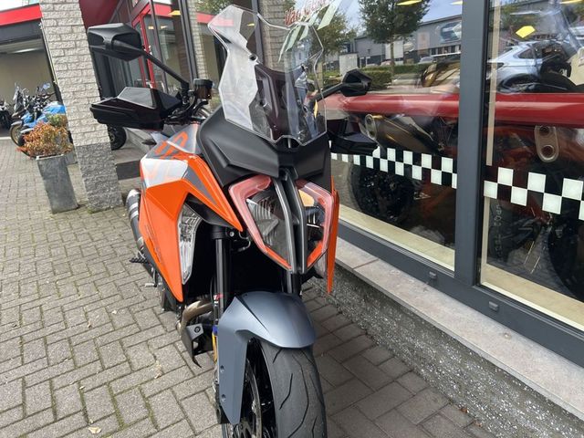 ktm - 1290-super-duke-gt