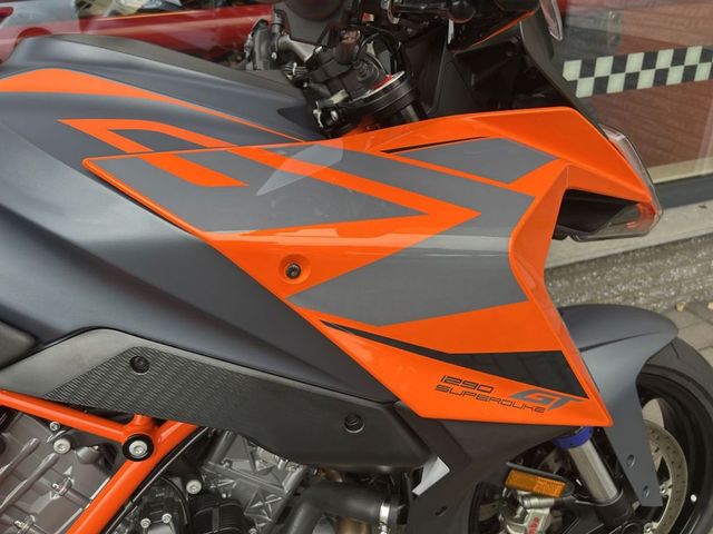 ktm - 1290-super-duke-gt