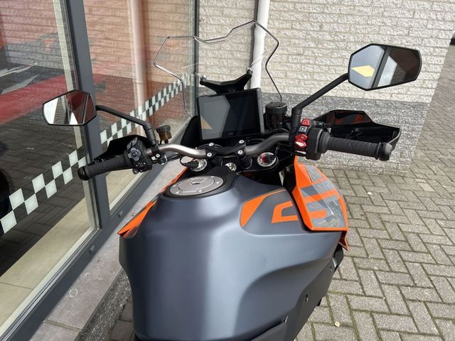 ktm - 1290-super-duke-gt