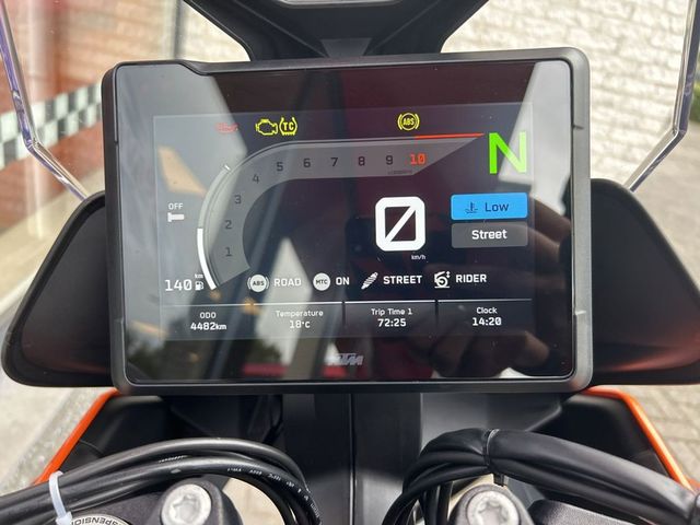 ktm - 1290-super-duke-gt