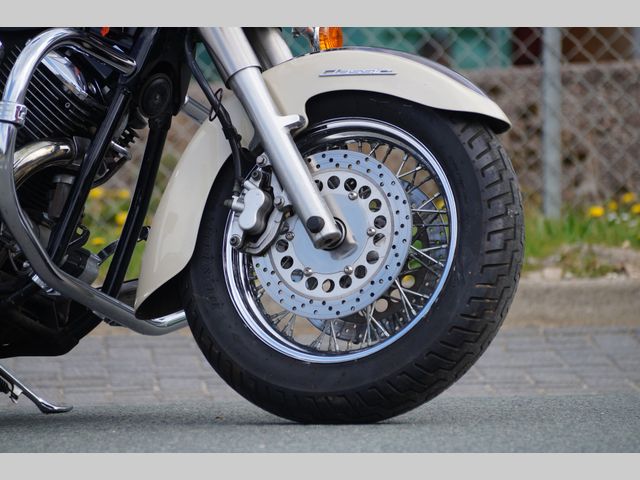 yamaha - xvs-1100-a-dragstar-classic