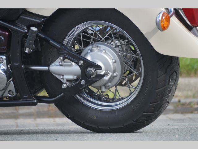 yamaha - xvs-1100-a-dragstar-classic