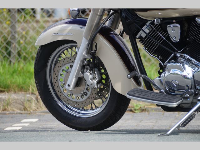 yamaha - xvs-1100-a-dragstar-classic