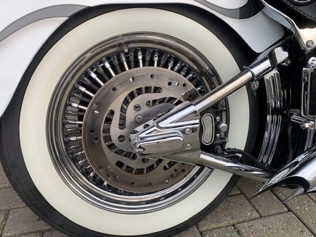 harley-davidson - softail-deluxe-flstn