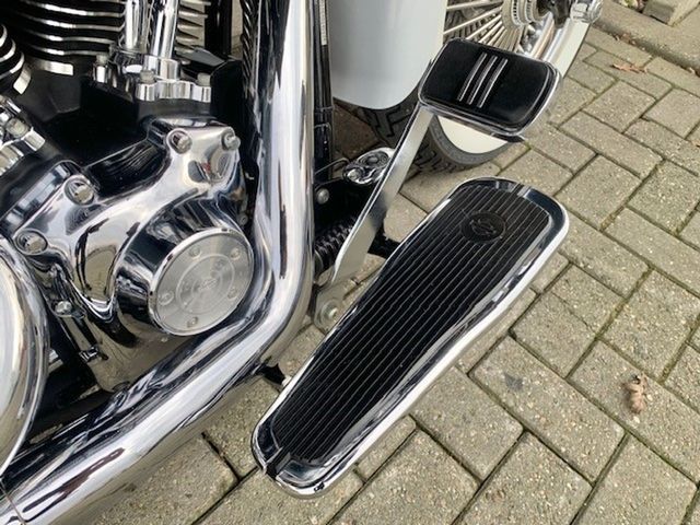 harley-davidson - softail-deluxe-flstn