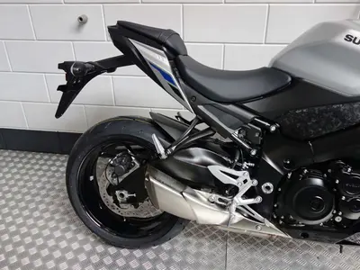 SUZUKI GSX-S 950 – foto 4
