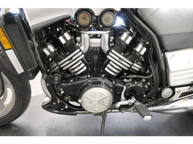 yamaha - vmx-1200-v-max