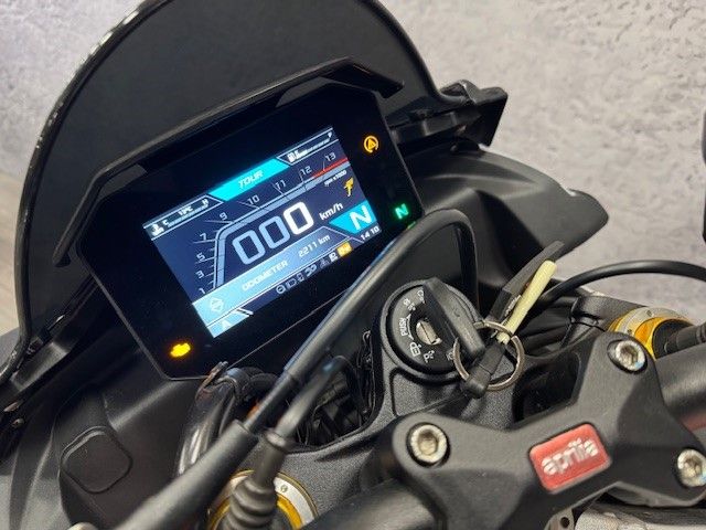 aprilia - tuono--v4-1100-factory