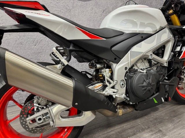 aprilia - tuono--v4-1100-factory