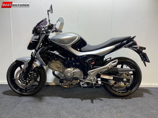 suzuki - sfv-650-gladius-abs