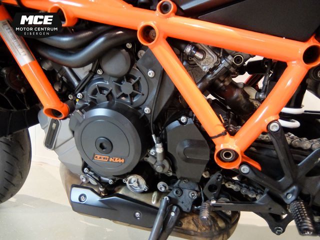 ktm - 1290-super-duke-r