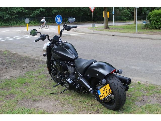 indian - chief-bobber-dark-horse