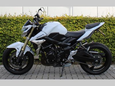 SUZUKI GSR 750 – foto 2