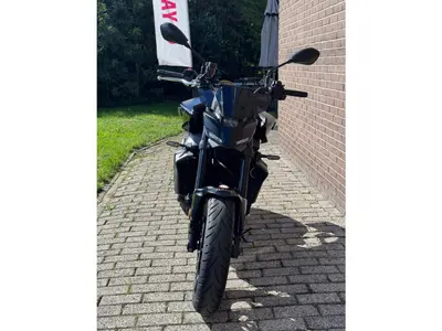 YAMAHA MT 09 Y-AMT – foto 3