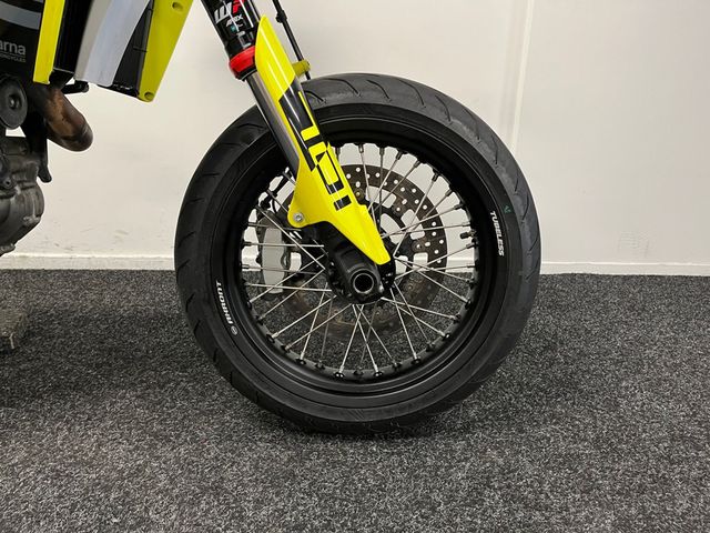 husqvarna - 701-supermoto