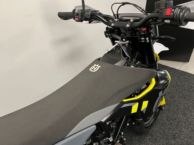 husqvarna - 701-supermoto