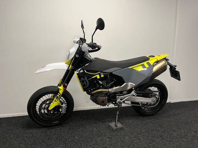 husqvarna - 701-supermoto