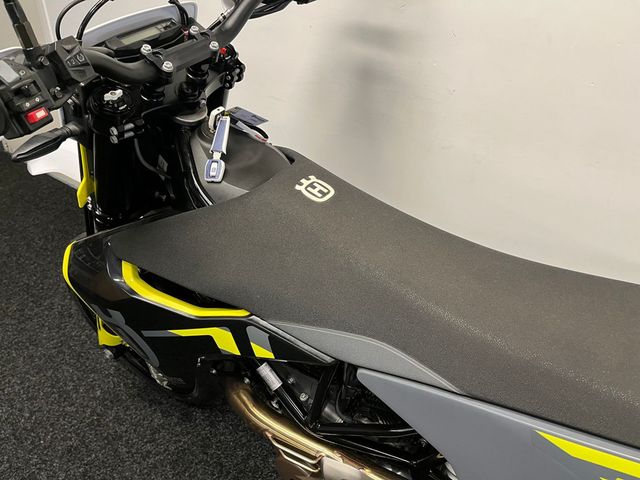 husqvarna - 701-supermoto