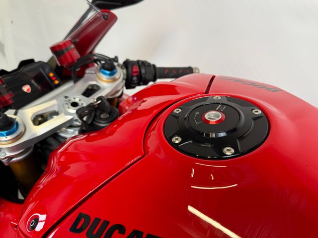 ducati - panigale-v4-s