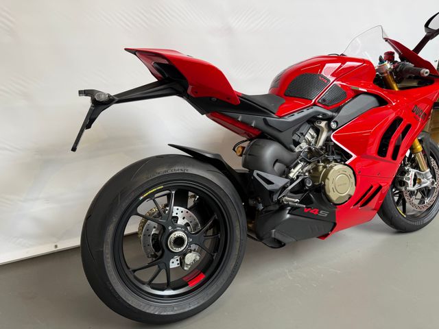 ducati - panigale-v4-s