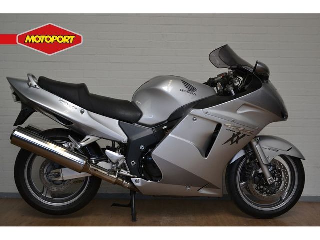 honda - cbr-1100--xx-super-blackbird