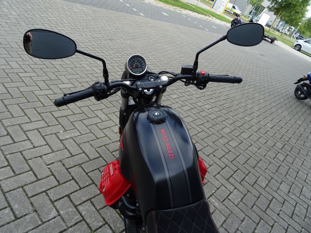 moto-guzzi - v-7-iii-carbon
