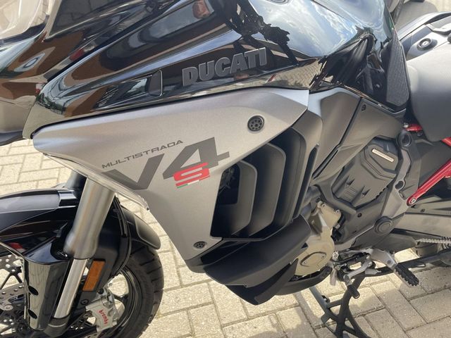 ducati - multistrada-v4-s