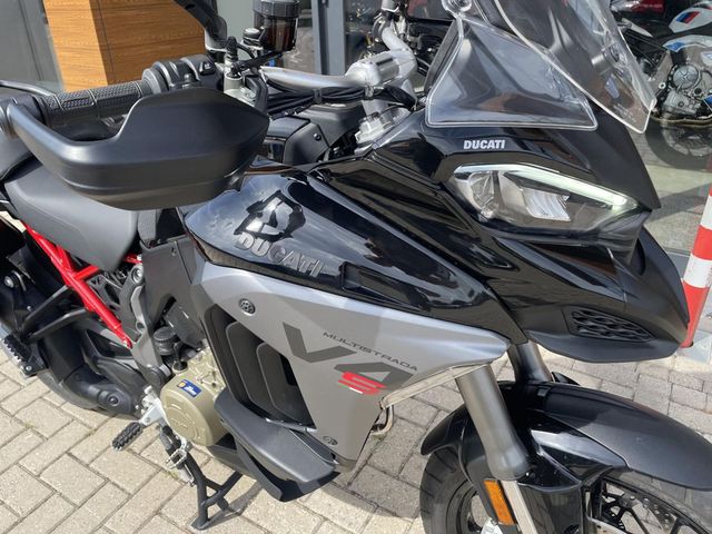 ducati - multistrada-v4-s