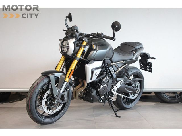 suzuki - gsx-8t