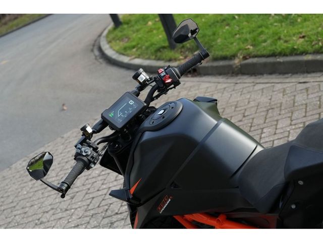 ktm - 1390-super-duke-r-evo