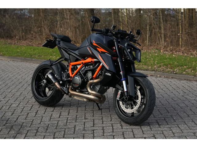 ktm - 1390-super-duke-r-evo