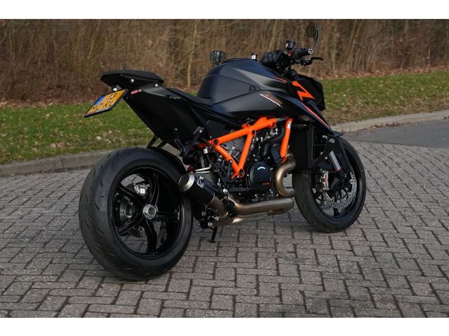ktm - 1390-super-duke-r-evo