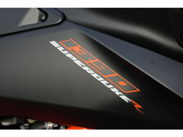 ktm - 1390-super-duke-r-evo