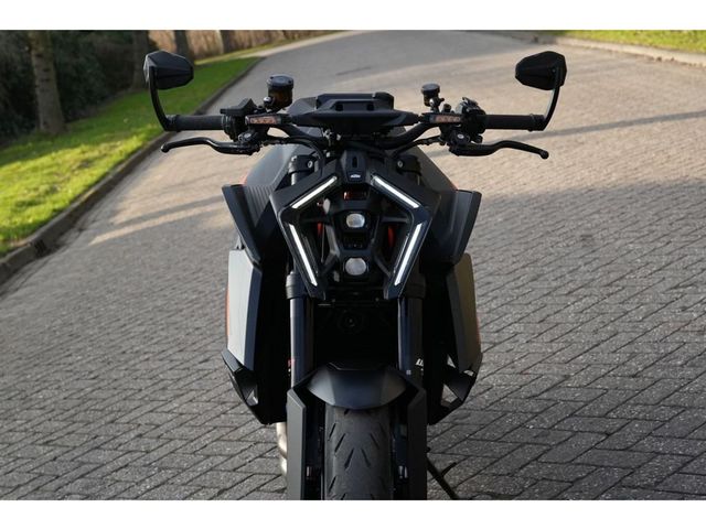 ktm - 1390-super-duke-r-evo