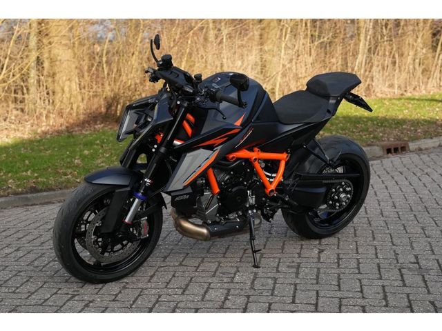 ktm - 1390-super-duke-r-evo