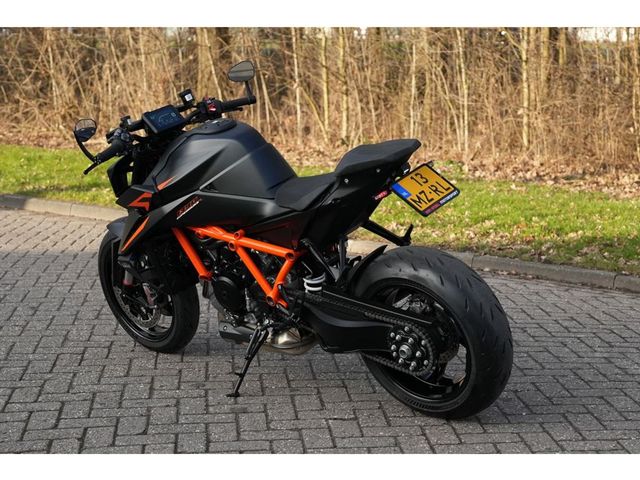 ktm - 1390-super-duke-r-evo