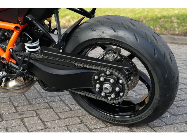 ktm - 1390-super-duke-r-evo