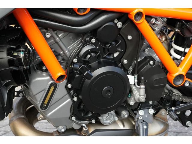 ktm - 1390-super-duke-r-evo