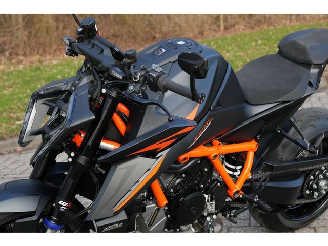 ktm - 1390-super-duke-r-evo
