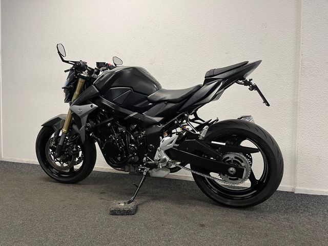suzuki - gsr-750