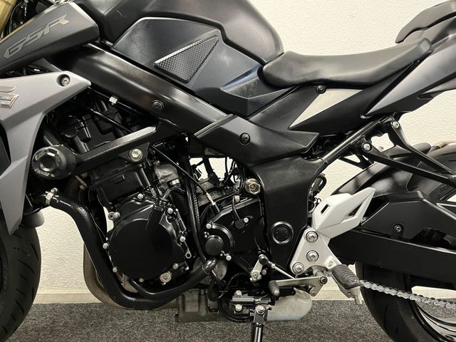 suzuki - gsr-750