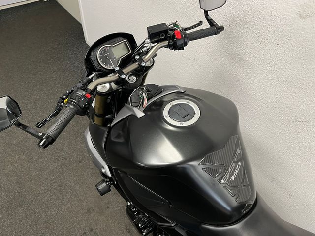 suzuki - gsr-750