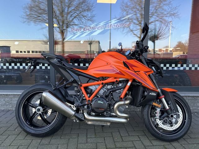 ktm - 1390-super-duke-r