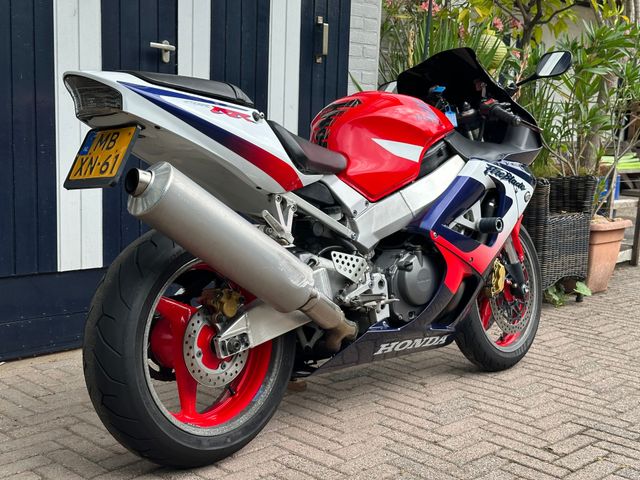 honda - cbr-900-rr-fireblade