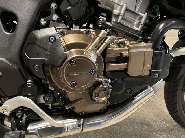honda - crf-1000-l-africa-twin-dct