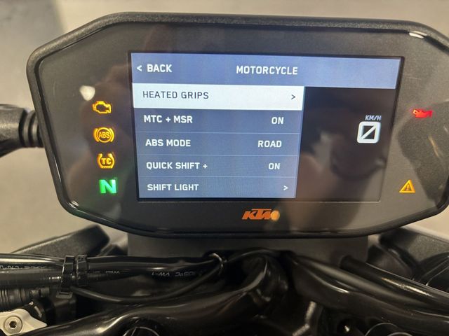 ktm - 890-duke-r