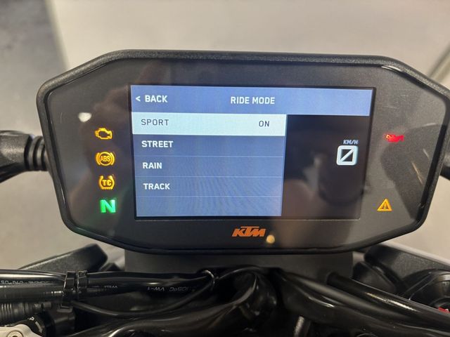 ktm - 890-duke-r