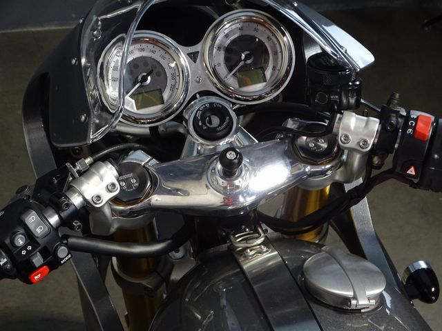 triumph - thruxton-1200-r