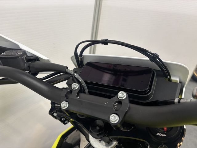 husqvarna - 701-supermoto