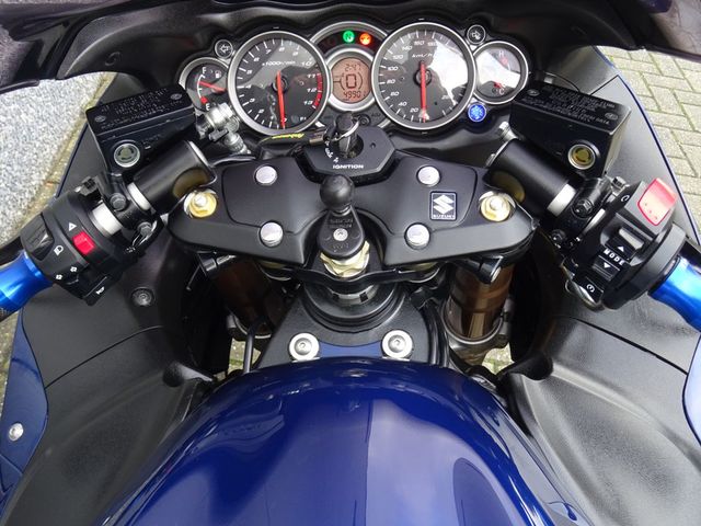 suzuki - gsx-r-1300-hayabusa